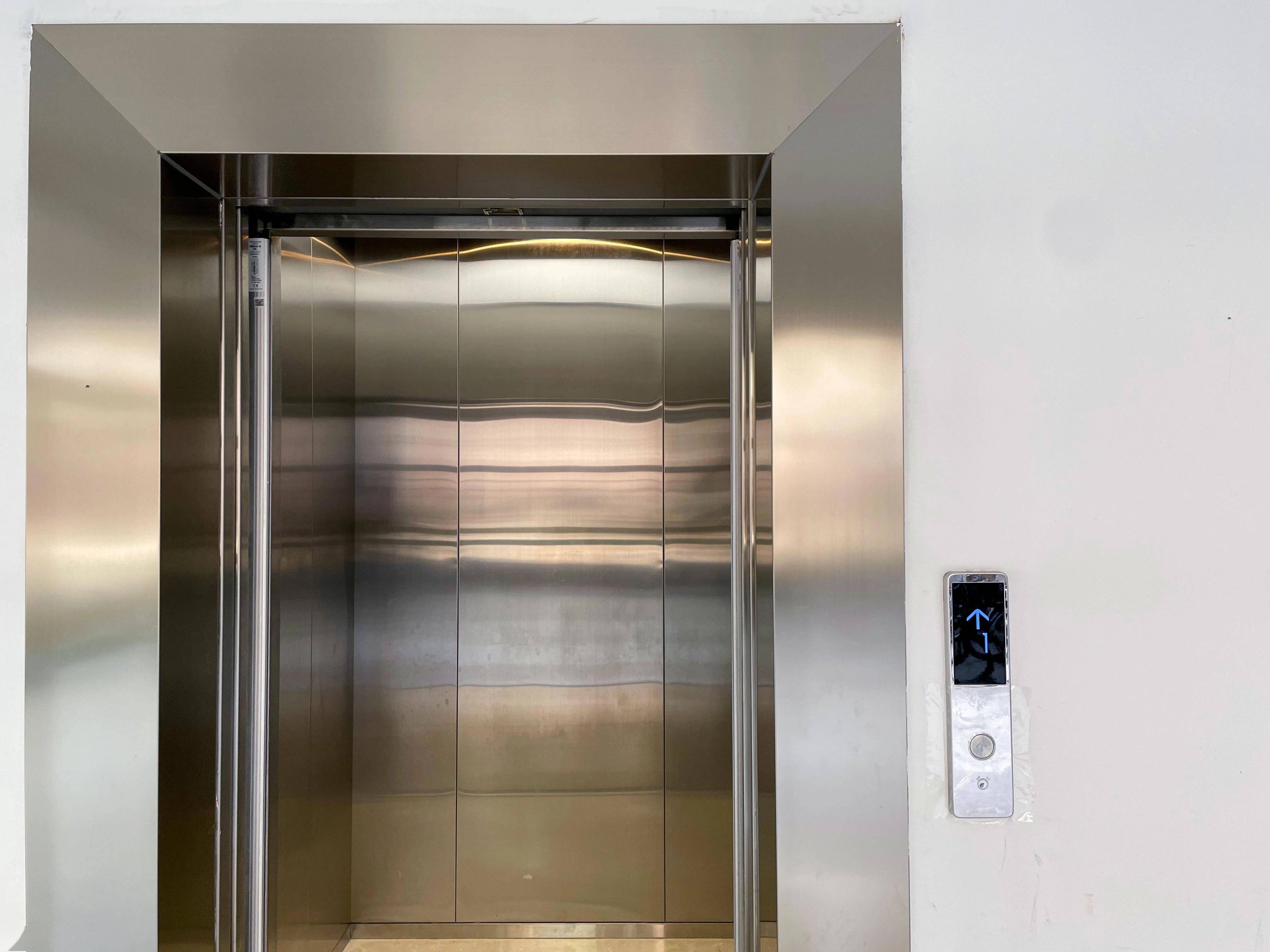 广东这所高校为学生宿舍加装电梯啦!