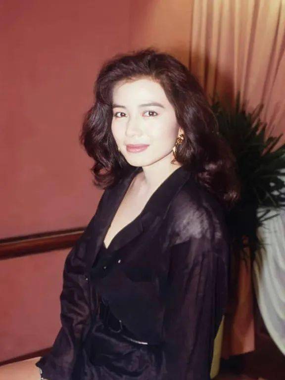黑发一出道就“碰瓷”张柏芝的95年小花，凭什么成为新一代内娱颜霸？！
