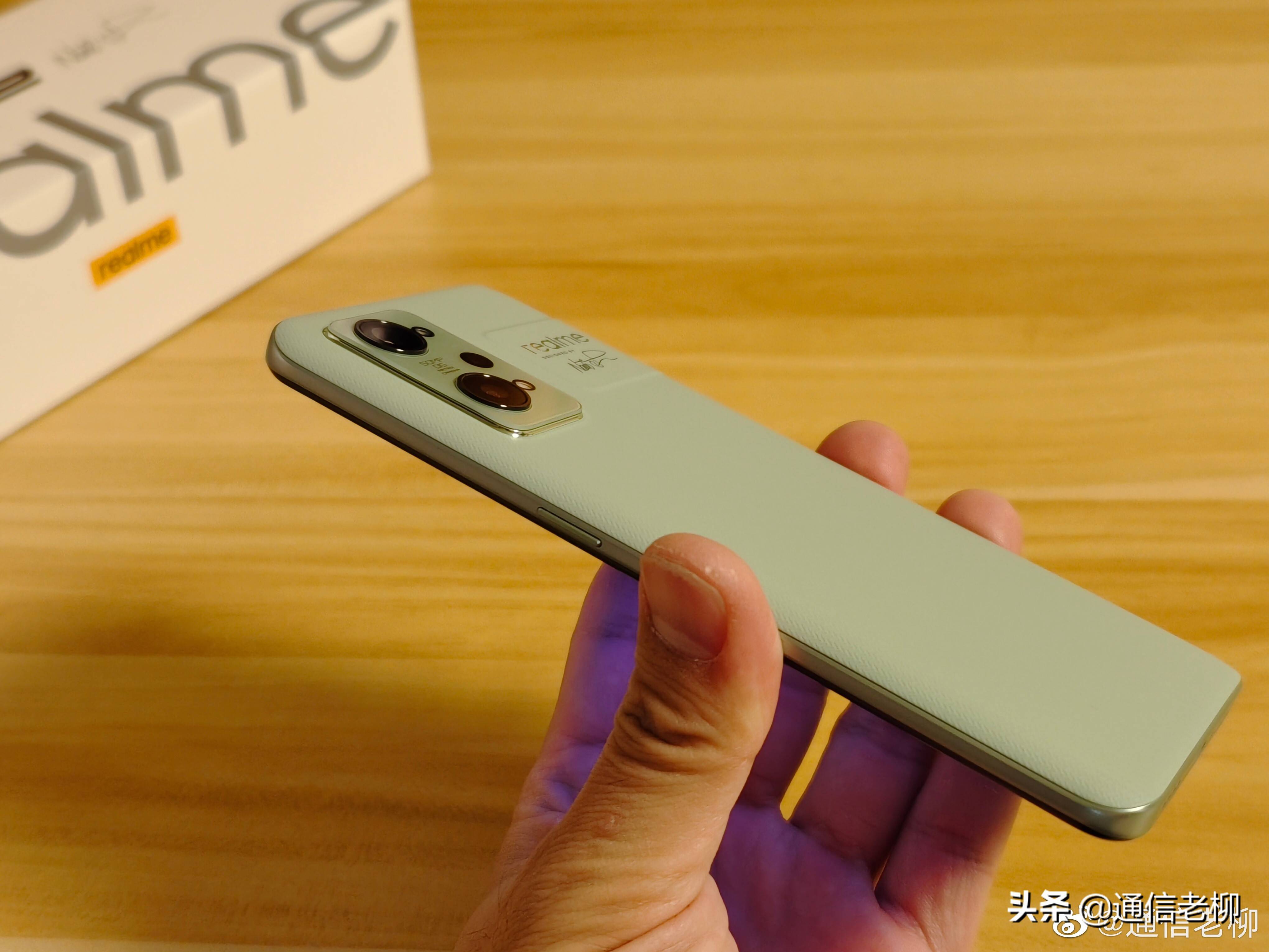 realme|真我GT2首评：性能和设计彰显“大师”风范，续航最强888直屏旗舰