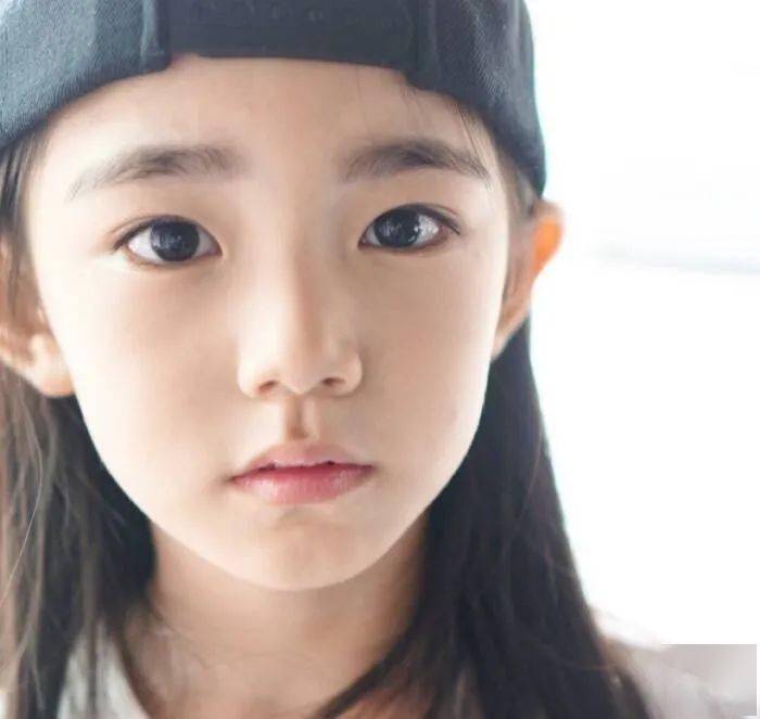 李恩彩年仅12岁，终身身高定格1米5！妈妈知道真相后，后悔不已！