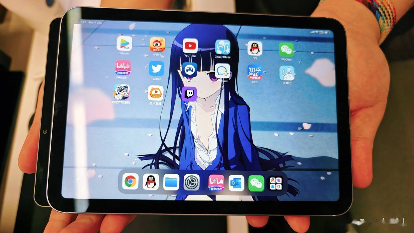 Type-C|联想官方晒图：拯救者 Y700 游戏平板 VS 苹果 iPad mini 6
