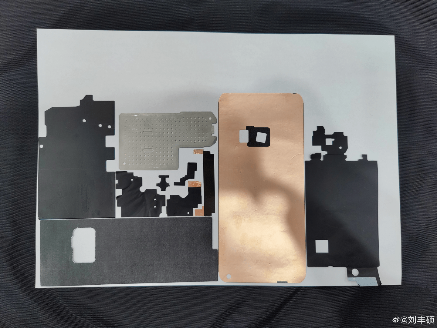芯片|一加 10 Pro 内部散热结构曝光:整体面积约为一张 A4 纸的 55%