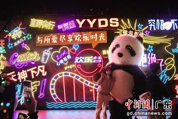 游客|深圳欢乐谷跨年欢乐季活动完美收官，2022元旦迎来开门红