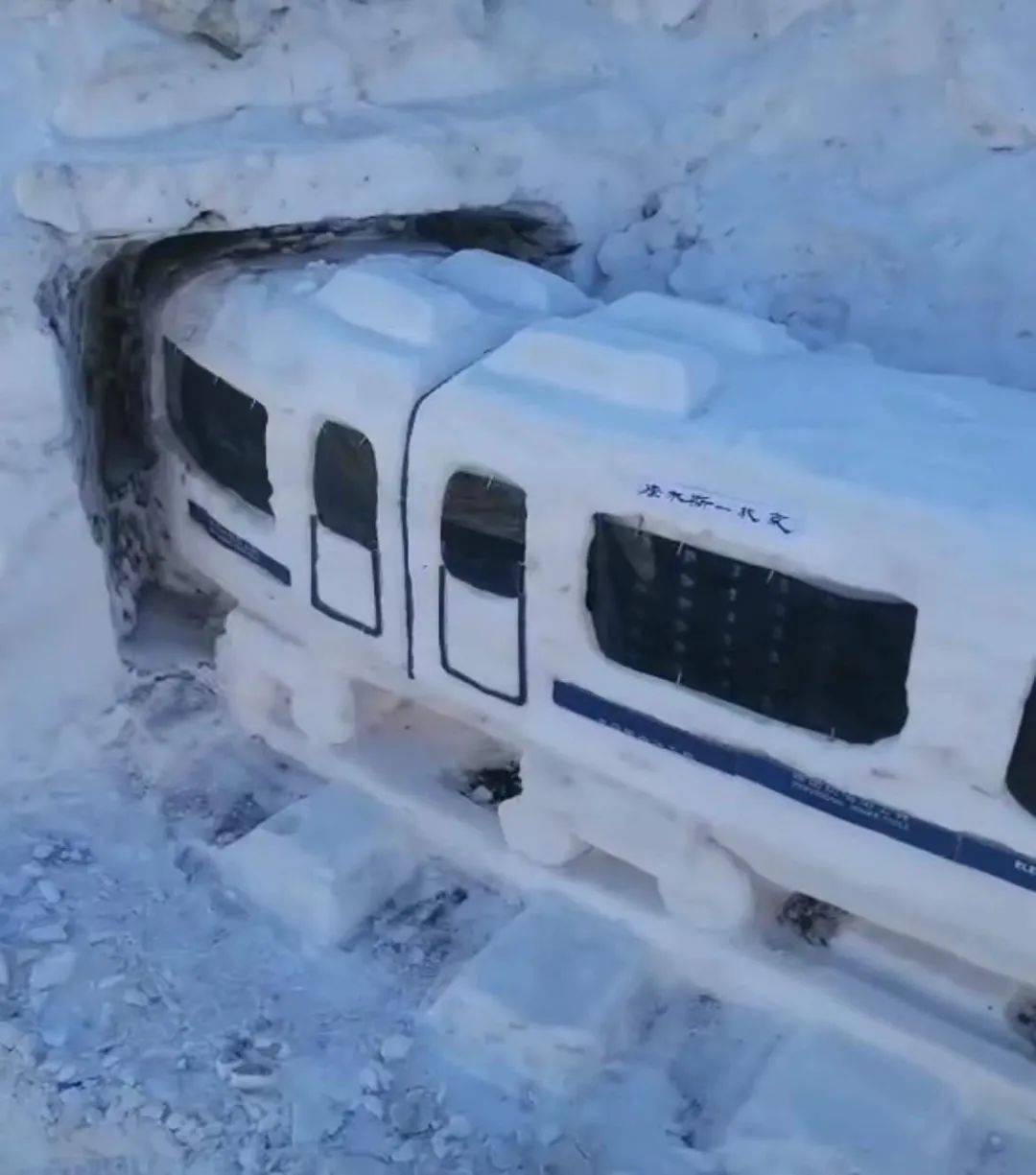 和谐号雪雕图片