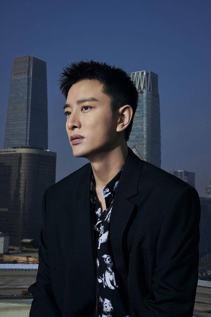 贾乃亮出席时尚先生盛典 西装造型绅士雅致