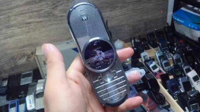 八戒古董手机年代的记忆 摩托罗拉r1旋转手机登月版_手机_登月_八戒