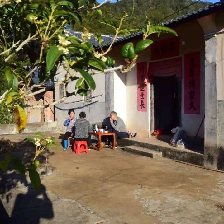 等我老了，一定要回农村老家，过这样的生活..._一家人_房子_不知道