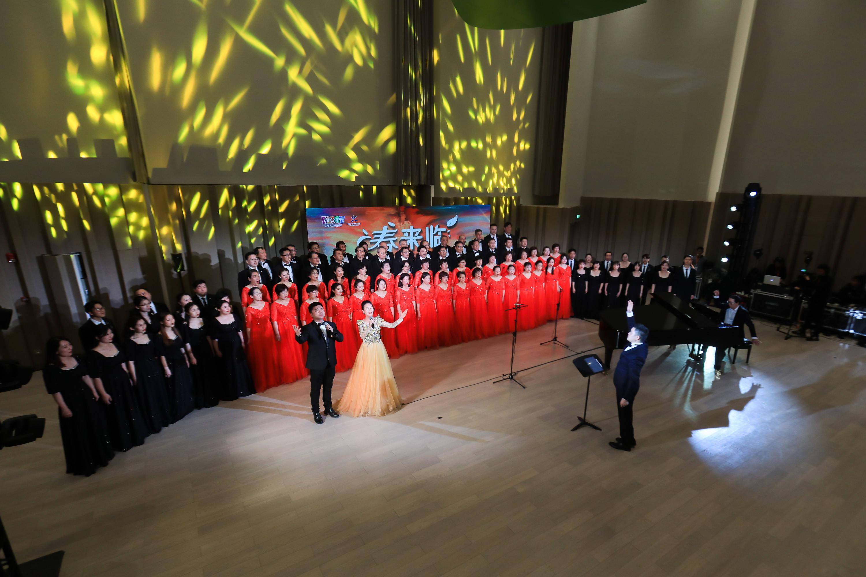 百人大合唱领航唱出新一代风华正茂山高水长