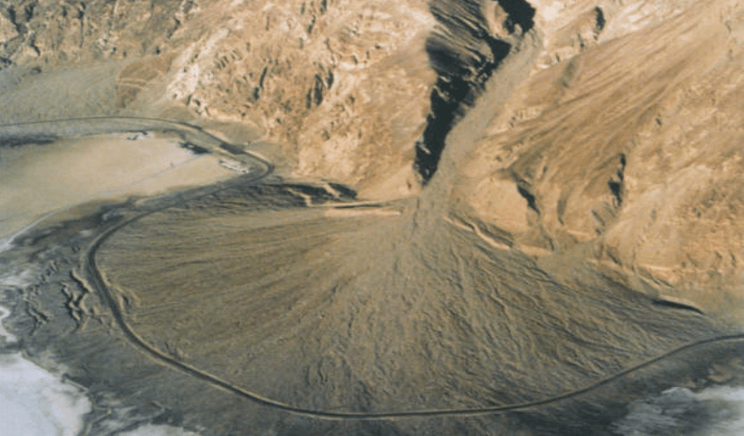 冲积洪积平原形成过程③再次洪水来时:有些沙岛不被淹没,有些被淹没的