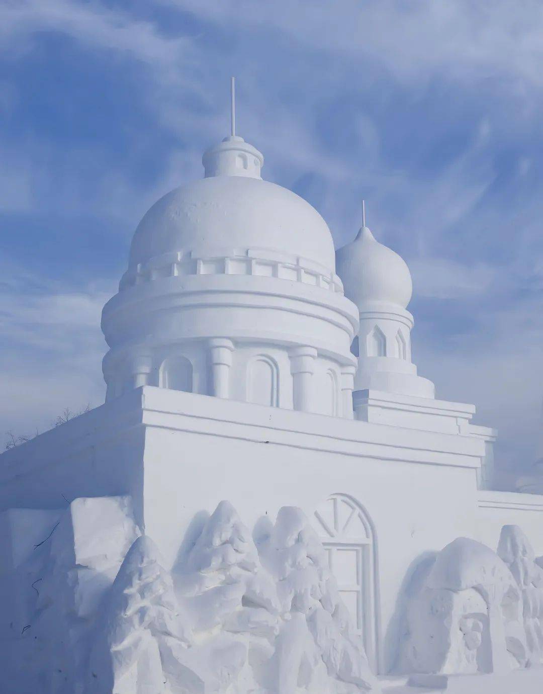 除了观赏性极强的雪雕,今年还增加了多种冰雪互动体验.