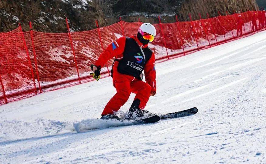 云丘山滑雪场多大图片