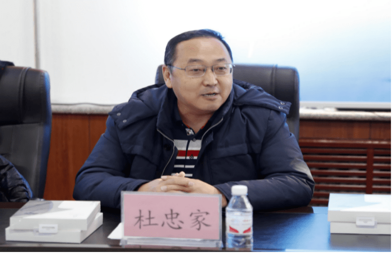 哈尔滨市人力资源服务中心主任杜忠家慰问香坊区三支一扶志愿者