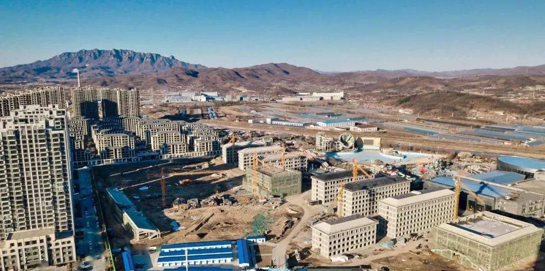 丹东市十大民生实事"之一,在元宝区宗裕城小区示范街以北,水世界以西