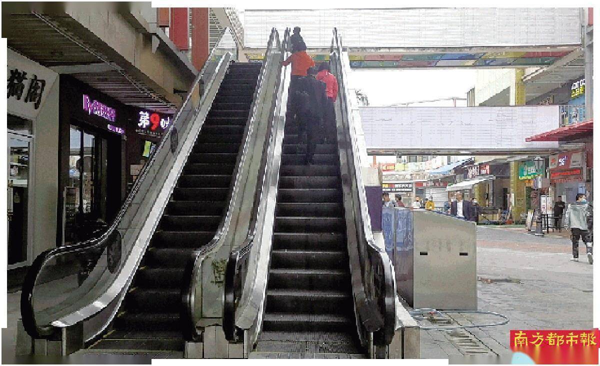 整个步行街的24台自动扶梯从数年前就断断续续地停运,直到最近一两年