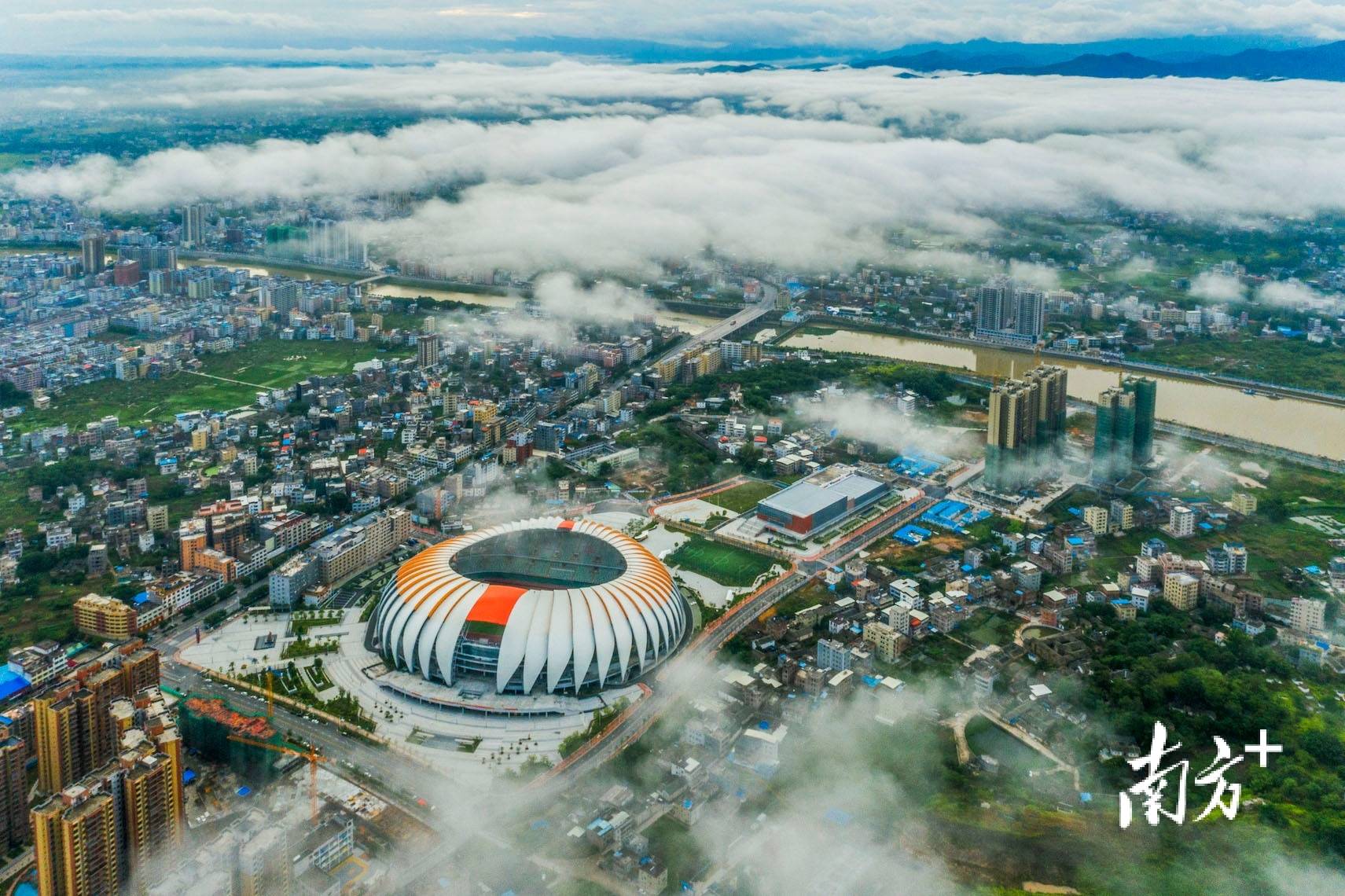 这背后是五华把"硬打硬,实打实"的地域文化精神,融入县域发展大局,把