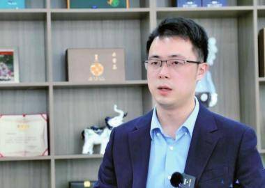 从地下车库球馆"打"进乒超联赛_长清_王哲涵_创业