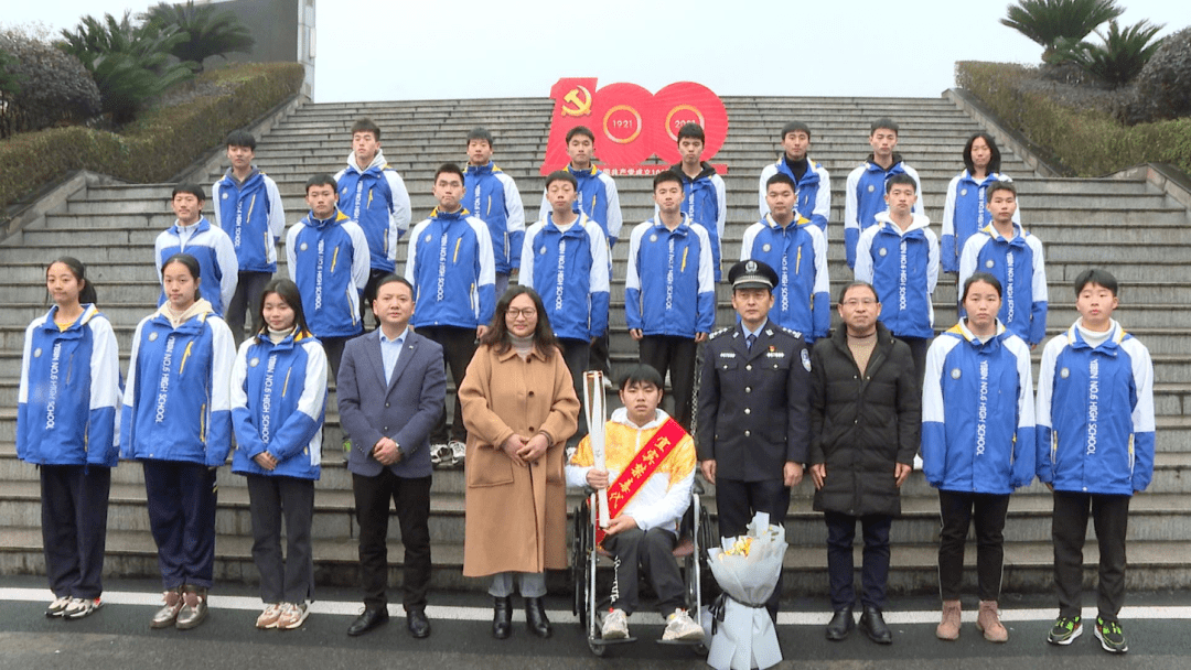 奥运冠军邹敬园韩国平昌冬奥会火炬手颜玉宏为宜宾禁毒代言
