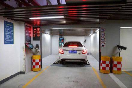 停车库|新手司机的福音！重庆首个AGV机器人停车库亮相西南医院