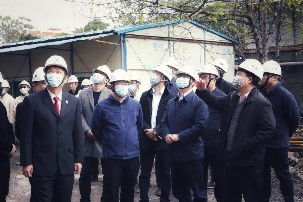 柳州市城中区人民政府副区长周伟平,以及广西建工集团下属子公司相关