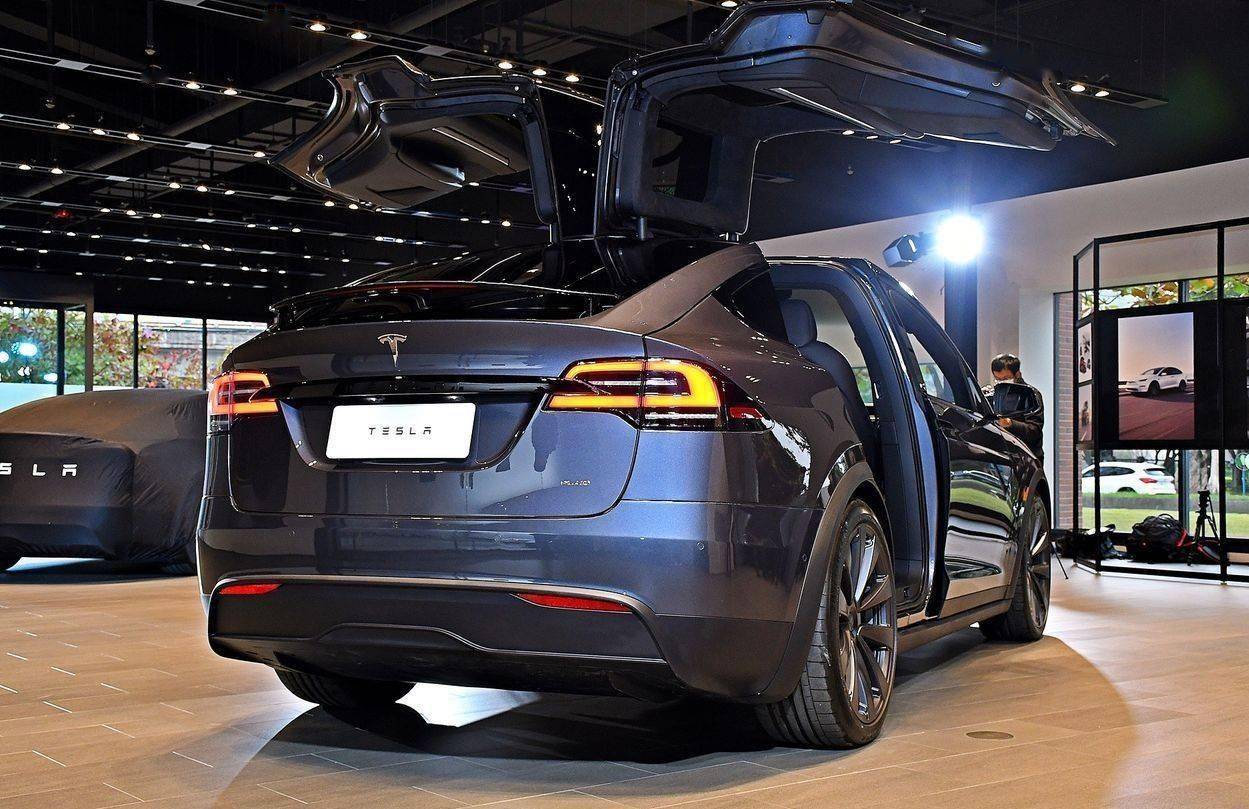 林志颖都偷溜去赏车特斯拉小改modelsmodelx现身