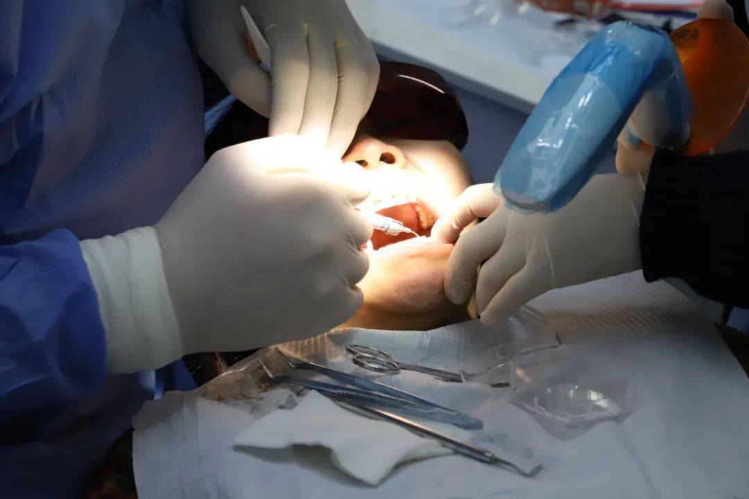 吃什么能长出新牙齿 0ceb696e3310487d923f3a1870de69d8.jpeg