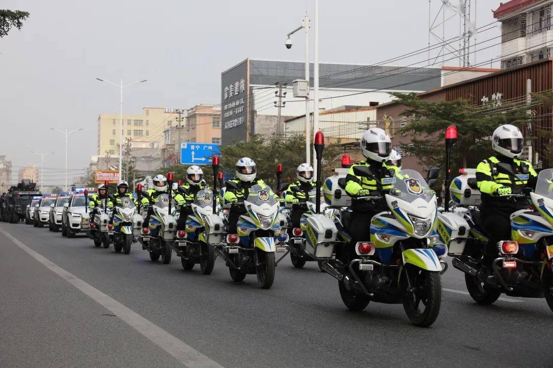 今天潮南街头大场面警灯闪烁警笛齐鸣