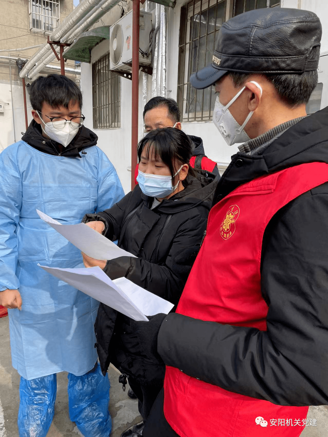 党旗在抗疫一线高高飘扬安阳市直机关广大党员干部奋战在抗击疫情第