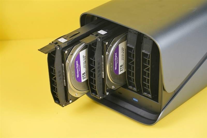 真正能和群晖抗衡的NAS！极空间新Z4评测：很多重要功能远强于同类产品