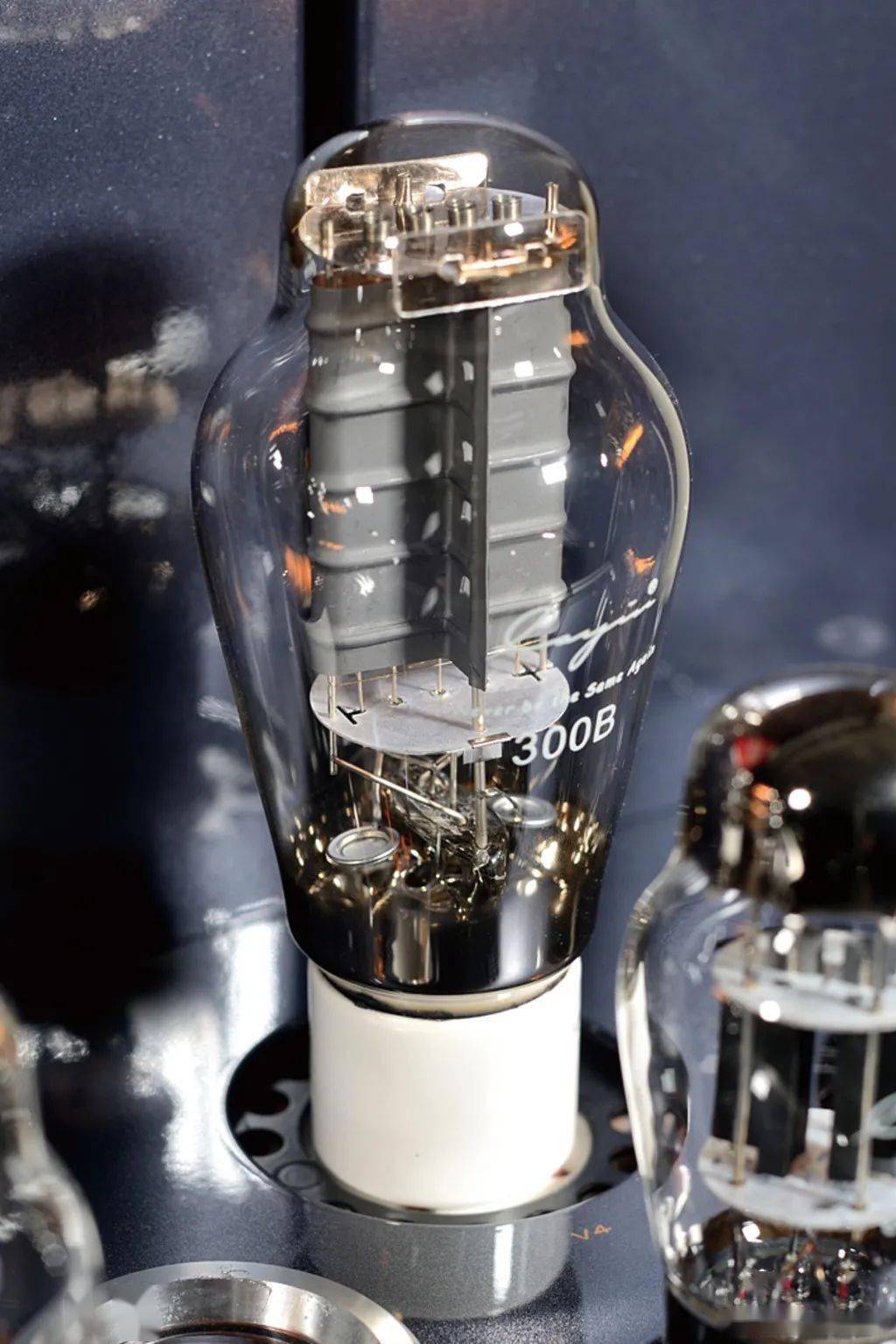 扎实的低频控制力温暖写意的光泽感斯巴克cayina805电子管合并式放大