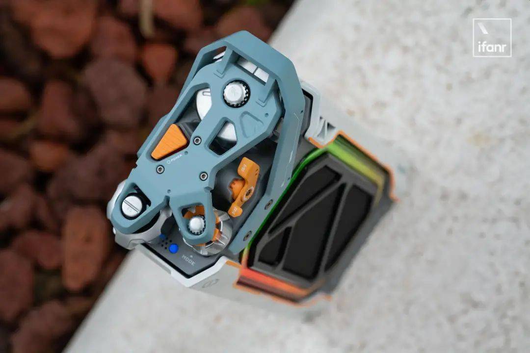 魅族白金独角兽赛博音箱图赏：联手猫王，再造潮品音箱