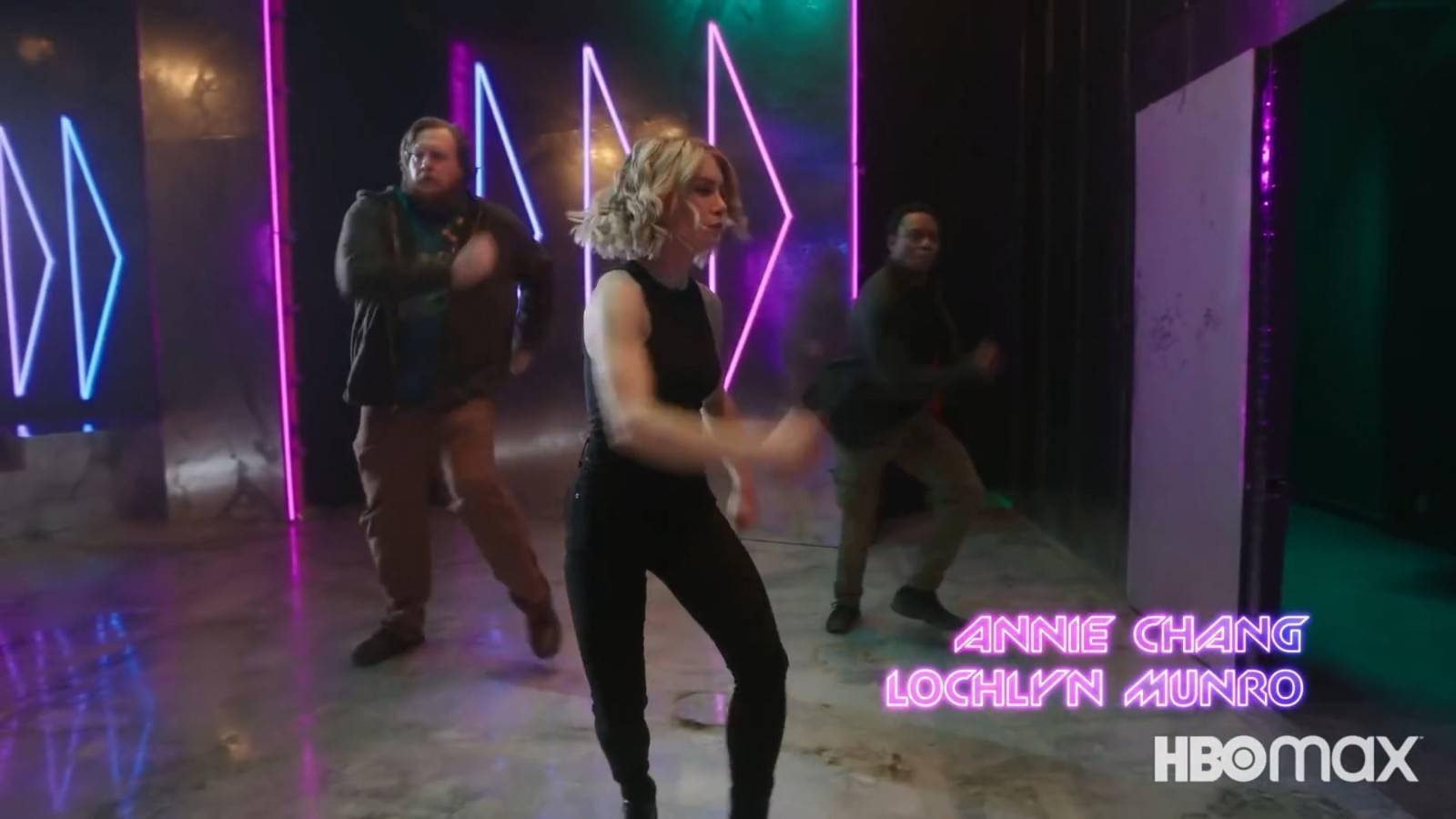 Wanna|《和平使者》魔性片头来了 赵喜娜携全卡司搞怪跳舞