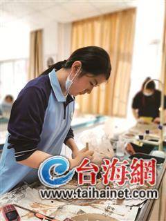 中学生5小时徒手建起“福建土楼”