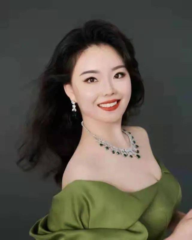 皇家华人传媒女演员图片