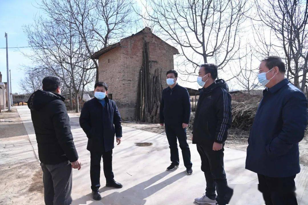 1月15日,旬邑县委副书记,代县长师虎到城关街道师家湾村实地调研群众
