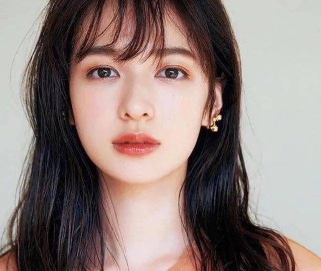 现实美妆博主回归现实，「换头术」到底是真是假？
