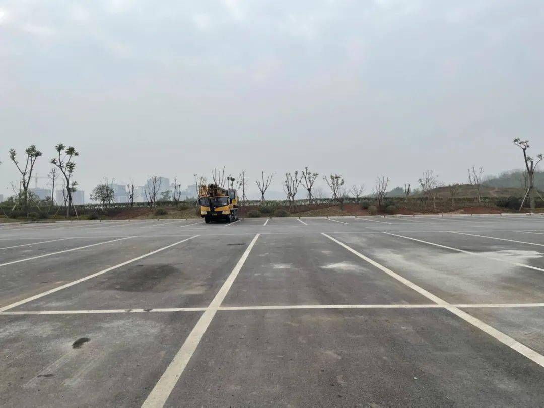 "三角滩货车停车场是我区首个专业性的货车停车场,建设这个停车场