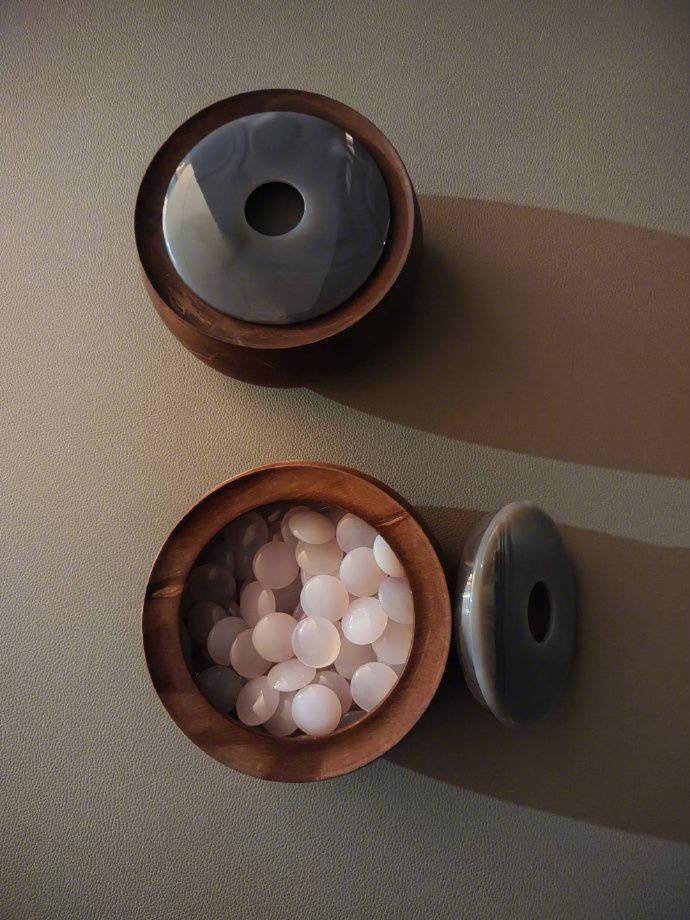 雷军又下围棋了：只有白子，没有黑子