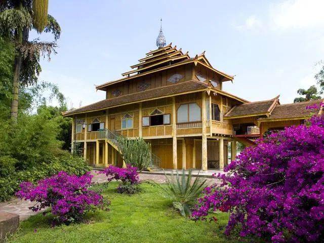 令人有耳目一新的感觉也是充满了异国情调寨子里面的典型的竹楼建筑