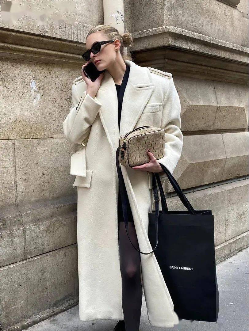 MaxMara 都2022了，大衣还是这样穿显高级！