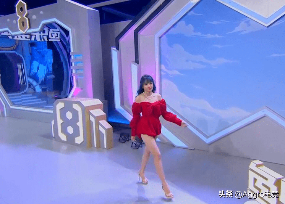 骆歆青钢影造型吸睛电竞女主持真实颜值曝光余霜啤酒肚