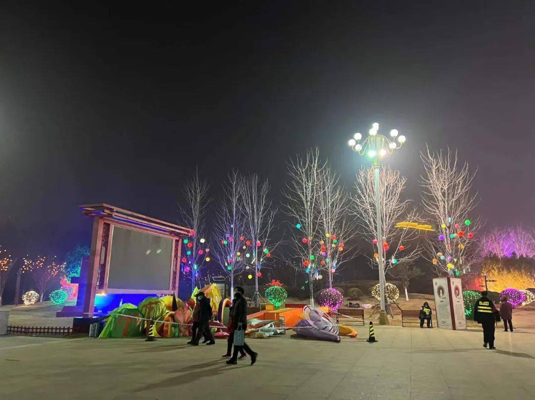 漯河河堤上大型灯展来了!