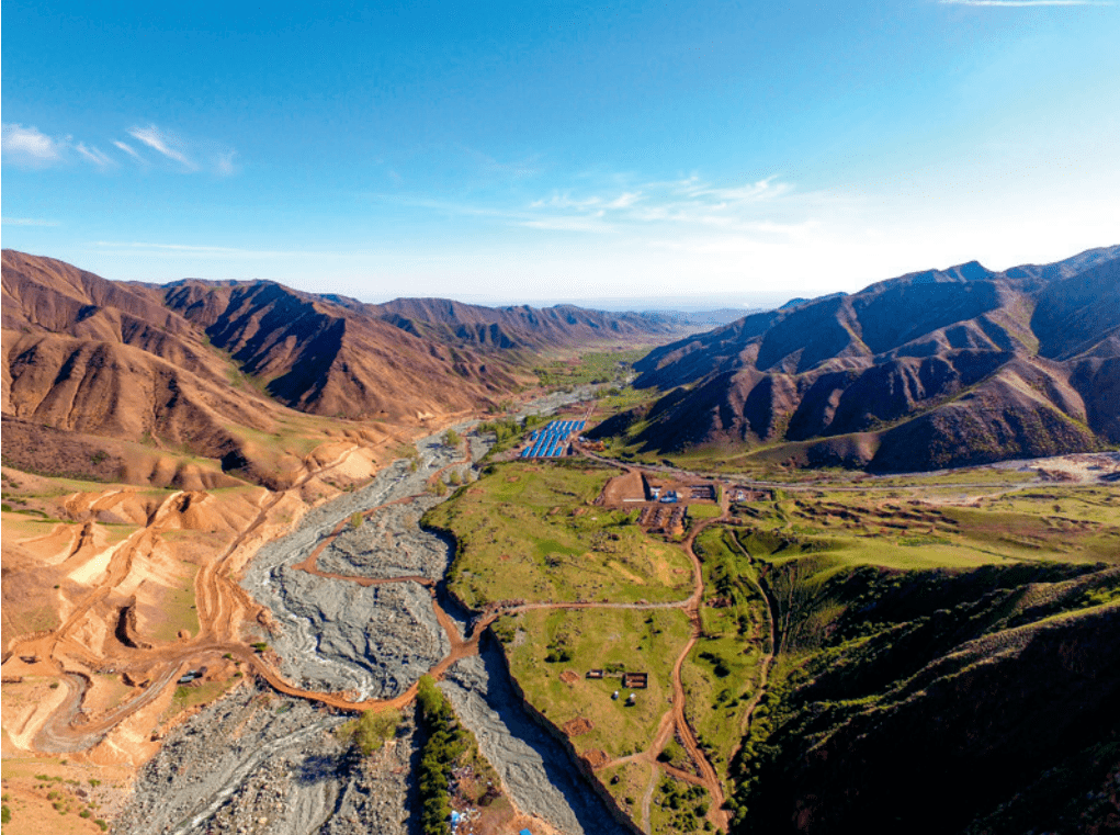 阜康市白杨河上游墓群2016—2017年度考古发掘_墓葬_墓地_石棺