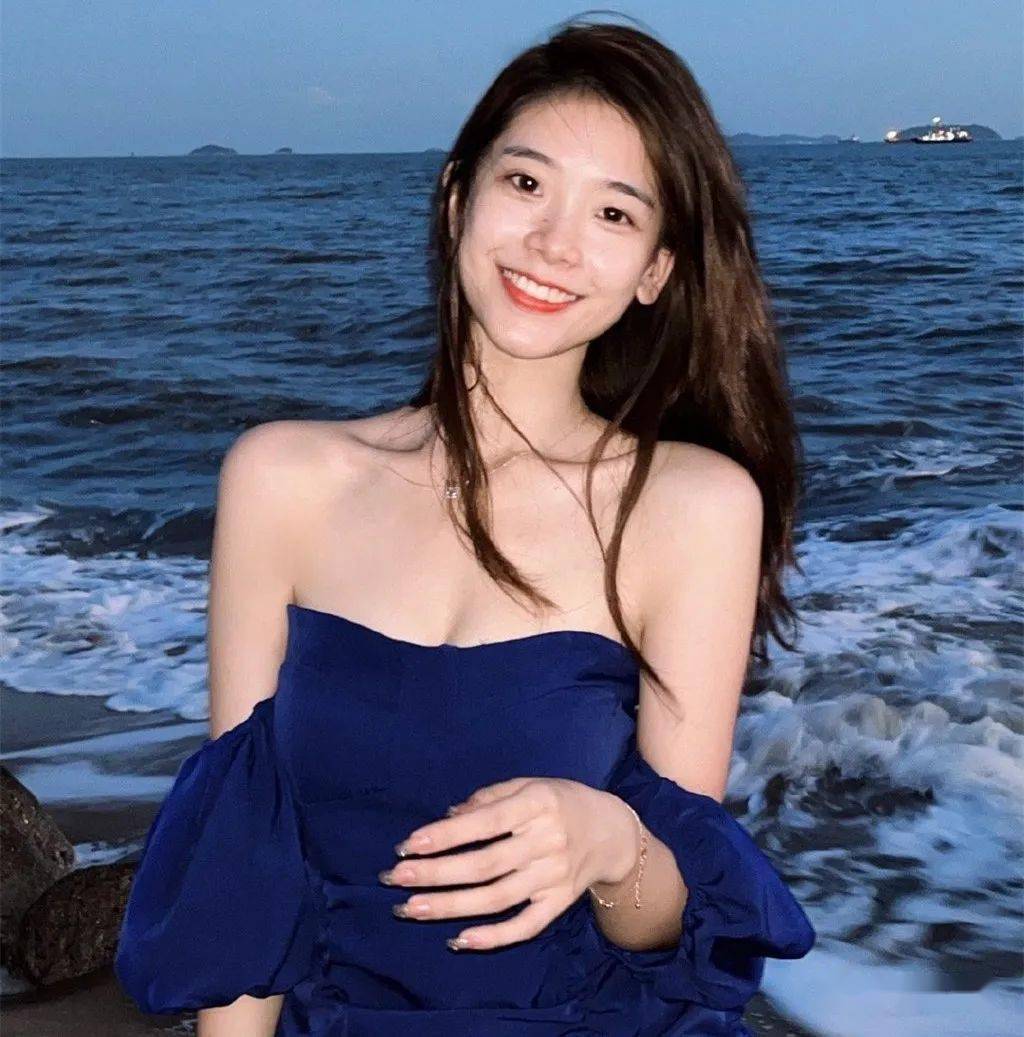 172cm辣妹大长腿直击男球友小心脏:"教练,我想改打羽球了!