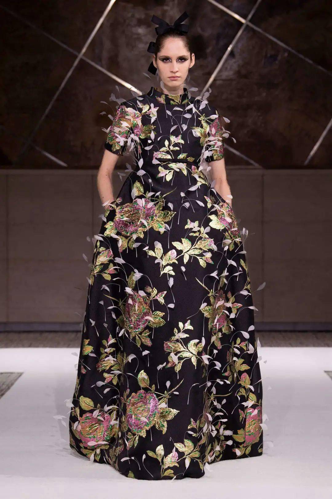 定制 【秀场】Giambattista Valli 2022 春季高级定制时装秀