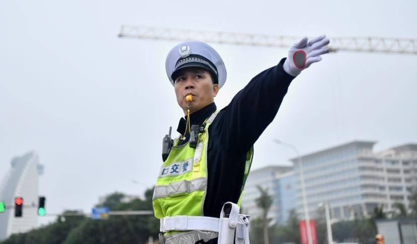 海口公安交警开展交通指挥手势实战大比武活动_参赛_管理工作_岗勤