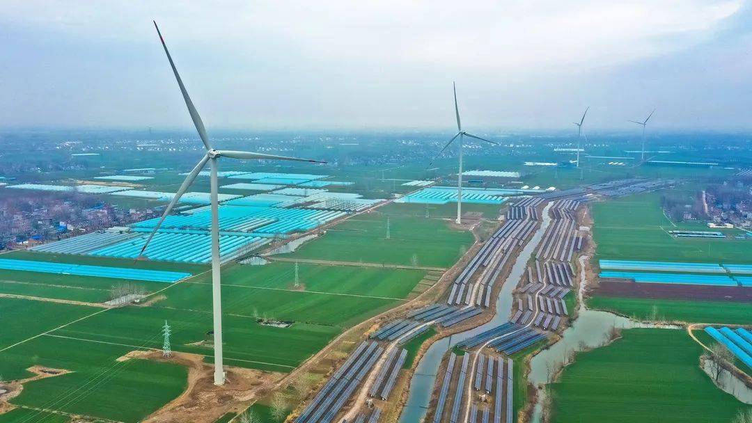 室了解到,后两个项目是三峡能源阜阳南部120万千瓦风光电基地子项目