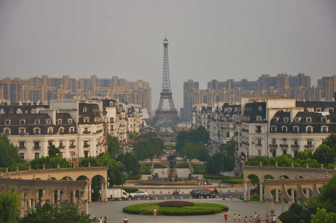 广州塔倒了湖北一景观桥撞脸小蛮腰引全网热议当地回应相似但没抄袭