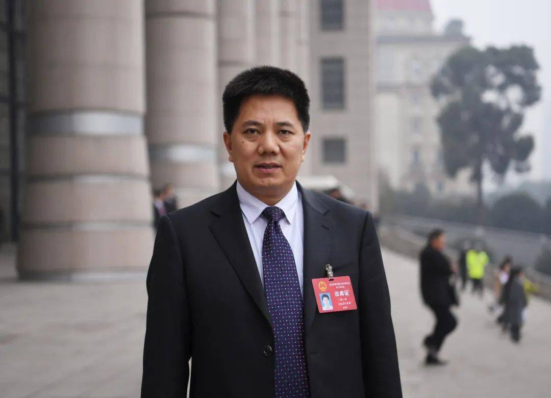 重庆两会代表声音黄一峰营造更好司法环境保护民营经济合法权益