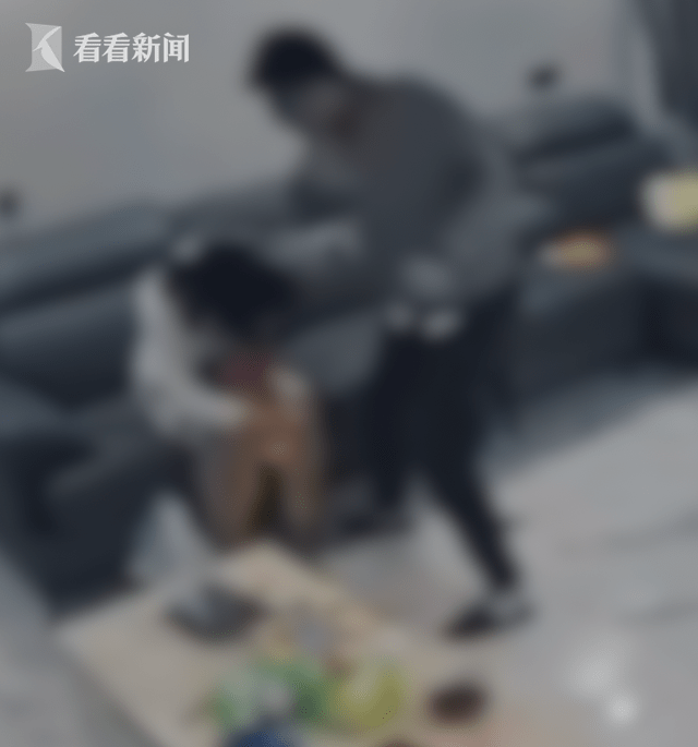 “宝宝快走开”！公司高管当孩子面家暴妻子被停职 警方通报来了高管当孩子面家暴 妻子宝宝别怕王鹏飞男子 0707