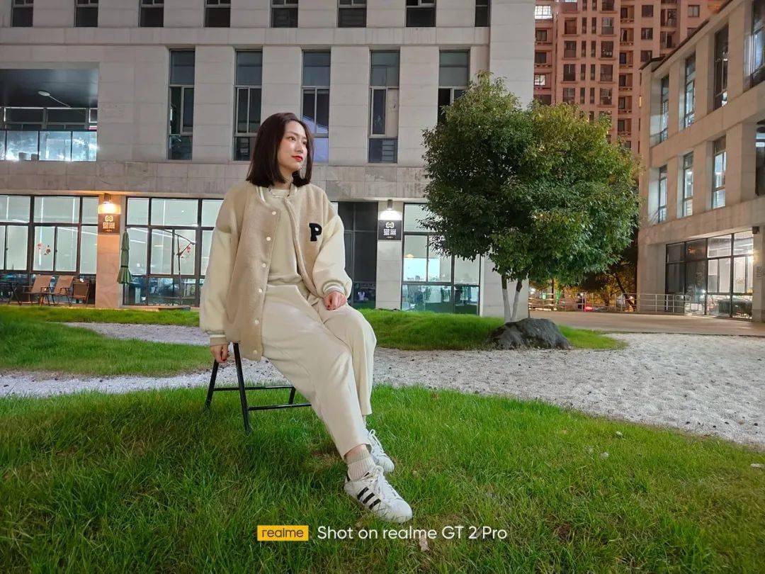 四款骁龙8系列手机拍照横评！各有各的离谱。。。